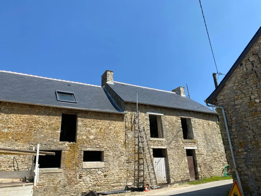 Démoussage toiture à Rives-du-Couesnon